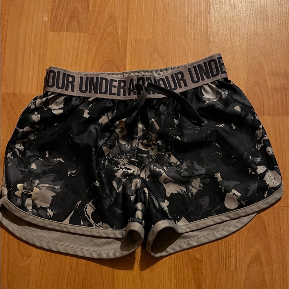 Under Armour Black and Gray Patterned Shorts